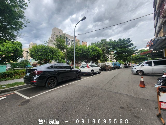 公園路公寓套房,五權路,一中商圈,台中公園,太平國小,中國醫藥大學,台灣大道,中華路,中友百貨,-台中房屋-0918695568,歡迎來電看屋,台中套房,房屋,房屋仲介,法拍屋,房屋出租,買屋,賣屋,等服務  物件照片11