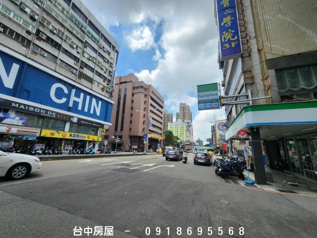 北屯路套房,圓環商圈,中國醫藥大學,健行路,三民路,中友百貨,德化街,大陽台,北屯路,親親戲院-台中房屋-0918695568,歡迎來電看屋,台中套房,房屋,房屋仲介,法拍屋,房屋出租,買屋,賣屋,等服務  物件照片01