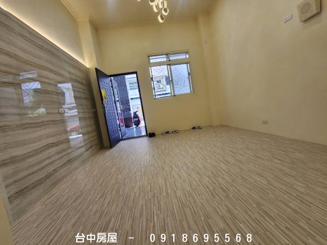 國光路樓店,全新裝潢,大明路,益民路,中興路,國光路,崇光國小,中興大學附設國中,內新早市市場-台中房屋-0918695568,歡迎來電看屋,台中套房,房屋,房屋仲介,法拍屋,房屋出租,買屋,賣屋,等服務  物件照片03