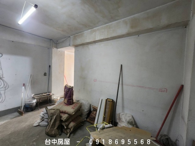 成功路二房,全新裝潢中,台中醫院,中國醫藥大學,台灣大道,自由路,三民路,中華路,五權路-台中房屋-0918695568,歡迎來電看屋,台中套房,房屋,房屋仲介,法拍屋,房屋出租,買屋,賣屋,等服務  物件照片03