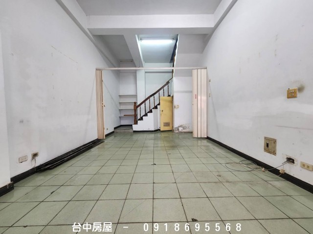 大新路樓店,黃金店面,潭子火車站,潭子加工區,中山路,環中路,頭張路,雅潭路,-台中房屋-0918695568,歡迎來電看屋,台中套房,房屋,房屋仲介,法拍屋,房屋出租,買屋,賣屋,等服務  物件照片04