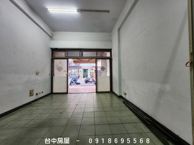 大新路樓店,黃金店面,潭子火車站,潭子加工區,中山路,環中路,頭張路,雅潭路,-台中房屋-0918695568,歡迎來電看屋,台中套房,房屋,房屋仲介,法拍屋,房屋出租,買屋,賣屋,等服務  物件照片02