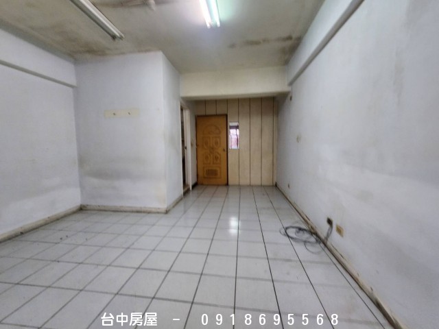 大新路樓店,黃金店面,潭子火車站,潭子加工區,中山路,環中路,頭張路,雅潭路,-台中房屋-0918695568,歡迎來電看屋,台中套房,房屋,房屋仲介,法拍屋,房屋出租,買屋,賣屋,等服務  物件照片06