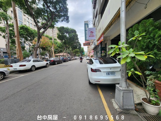 北區一樓店面,文心路,中清路,文心捷運站,漢口路,天津路,北平路,文心路四段,青島路,中清交流道,-台中房屋-0918695568,歡迎來電看屋,台中套房,房屋,房屋仲介,法拍屋,房屋出租,買屋,賣屋,等服務  物件照片01